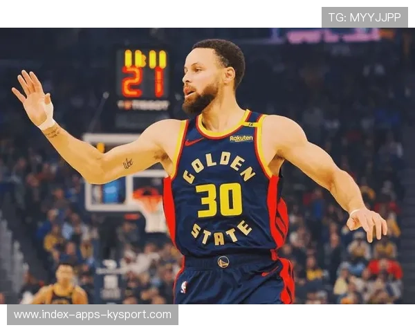 库里底线抛投落袋，勇士建立优势