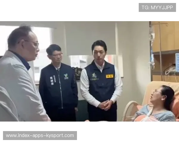 球员赛后在医院探望伤员，公益形象再加分